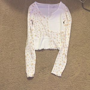 Im selling a floral pattern top.